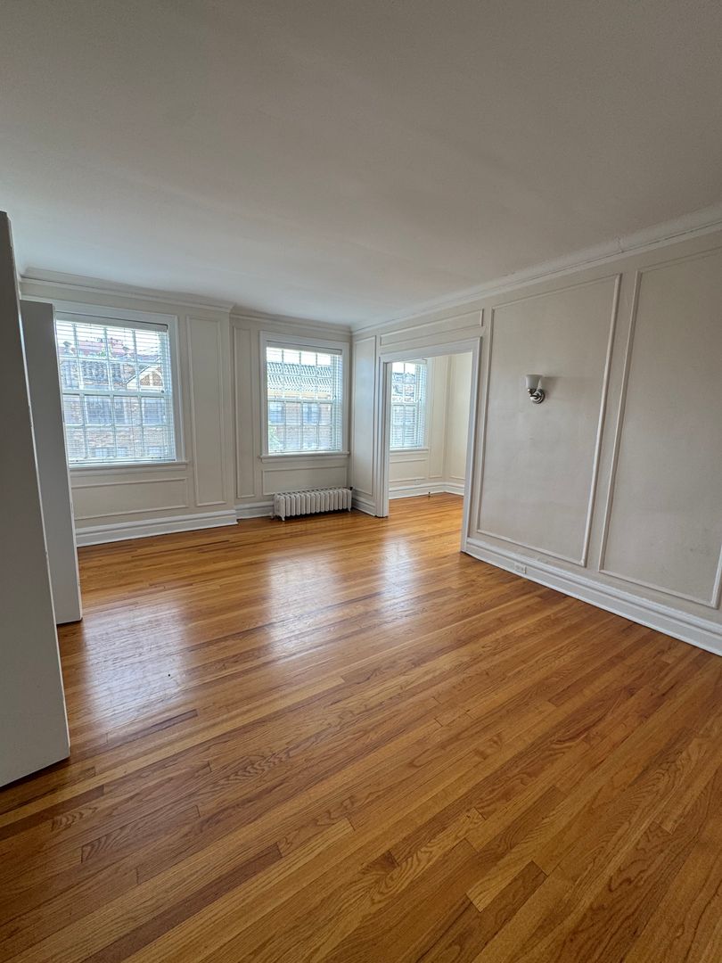 Evanston Apartment: 1000-1010 Hinman Avenue