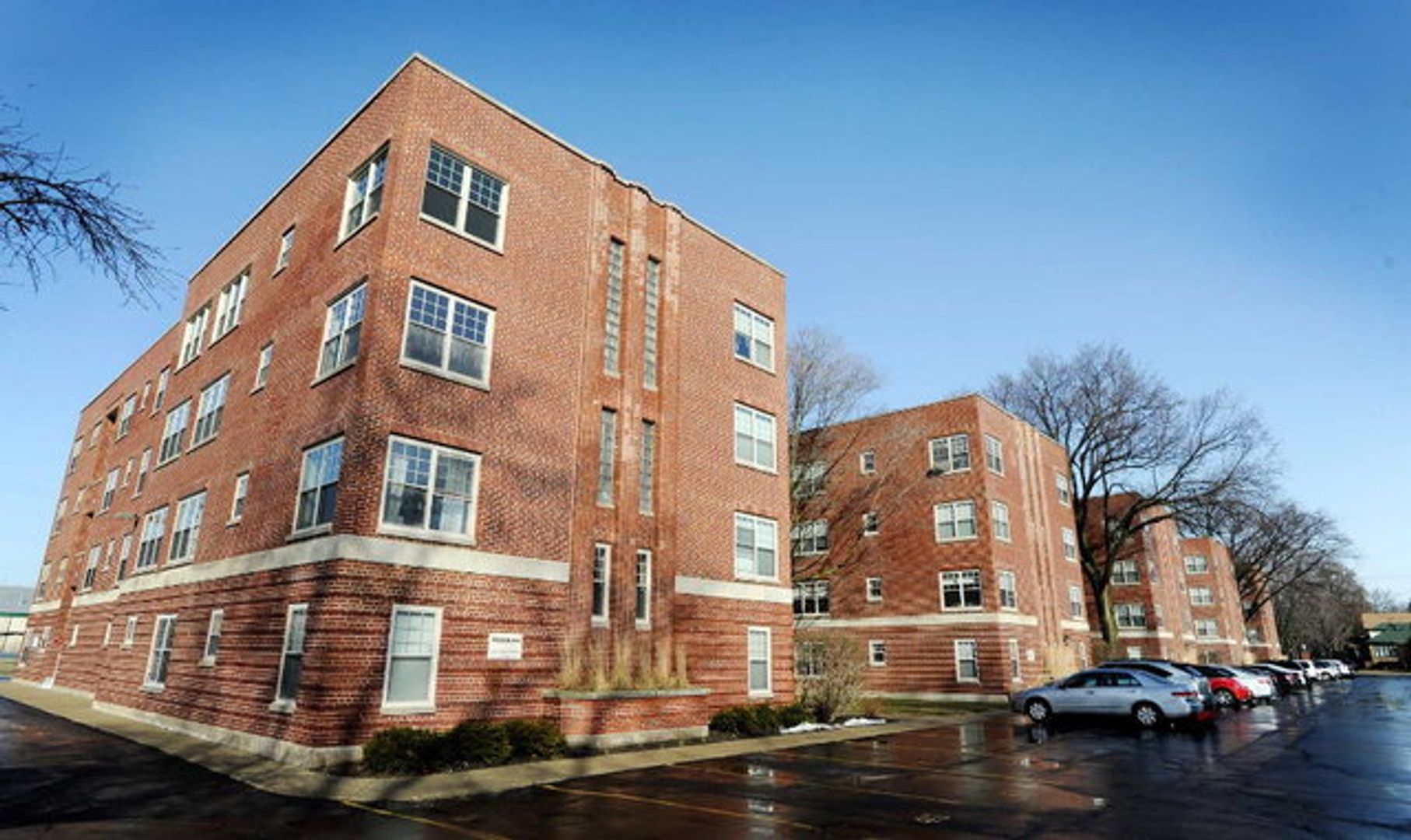 Evanston Apartment: 2730-2766 Hampton Parkway