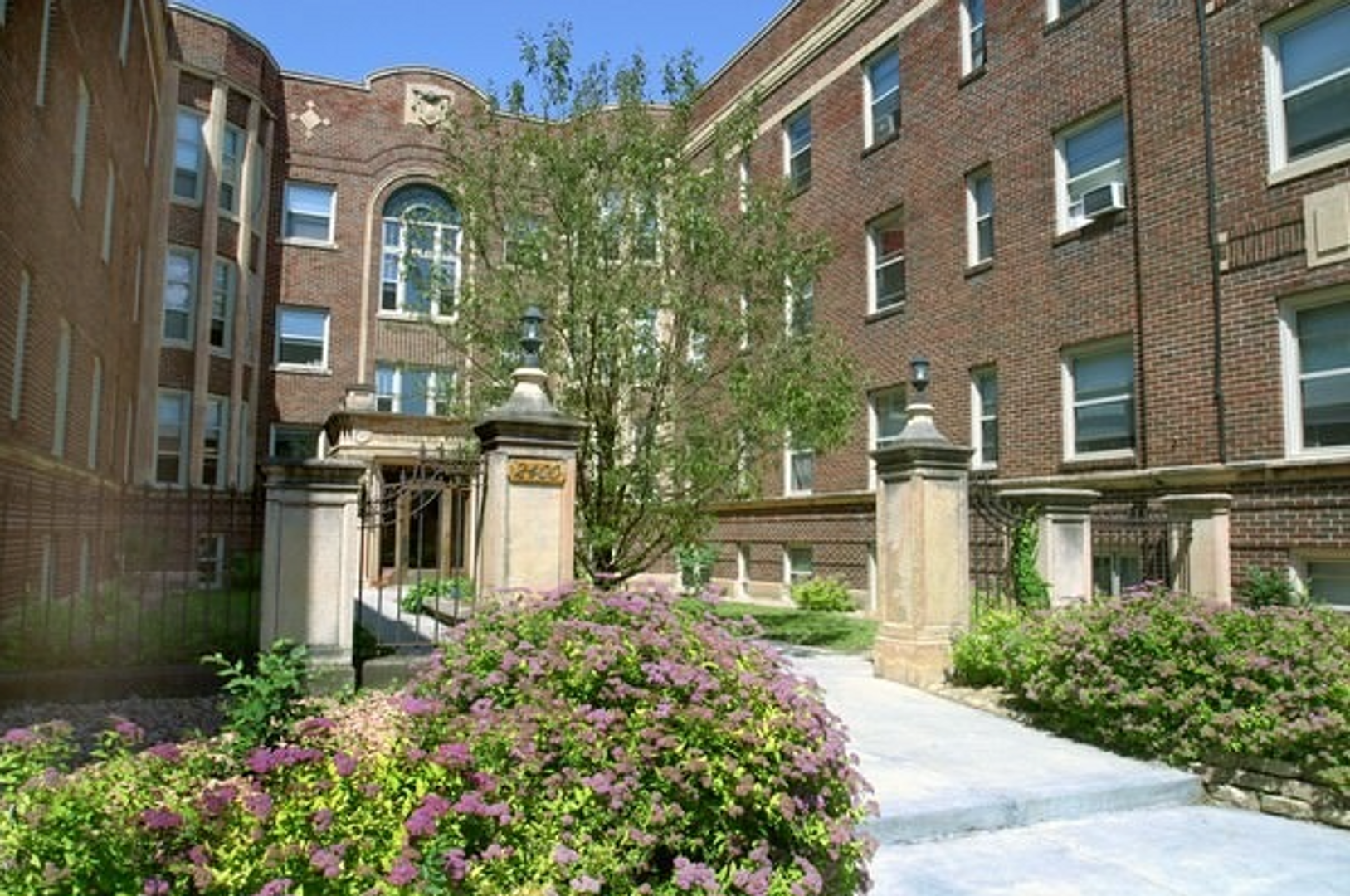 Minneapolis Apartment: 2400 Harriet Ave