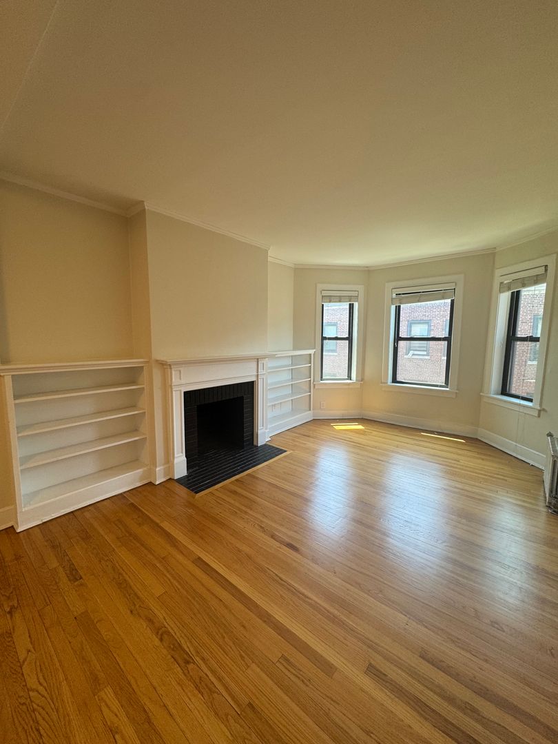 Evanston Apartment: 800-810 Michigan Avenue