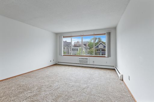 Renovated 1-Bedroom – photo 1