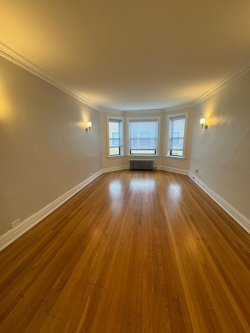 Evanston Apartment: 605-617 Hinman Avenue