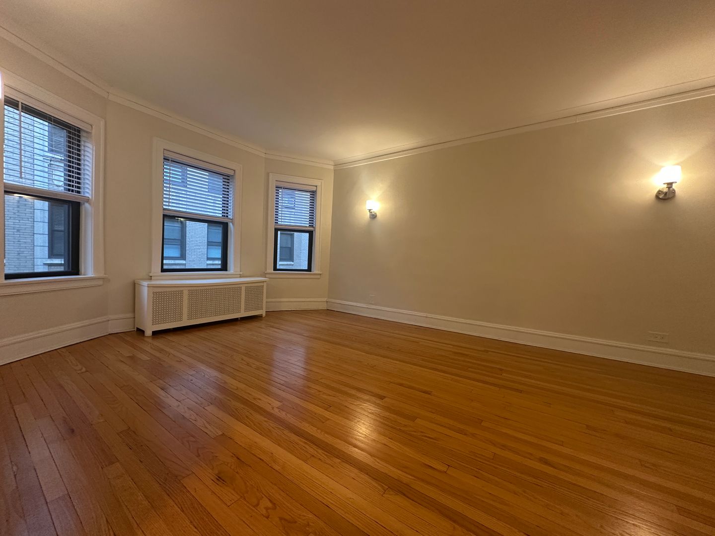 Evanston Apartment: 910-916 Judson Avenue