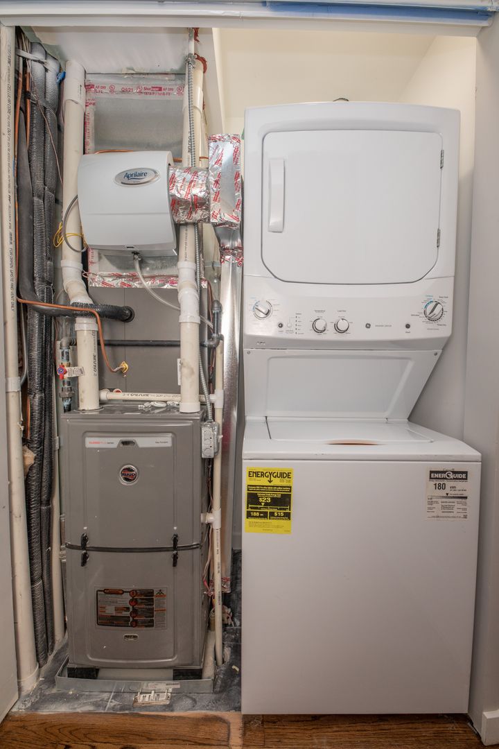 Chicago Apartment: 835-864 W. Barry Ave.