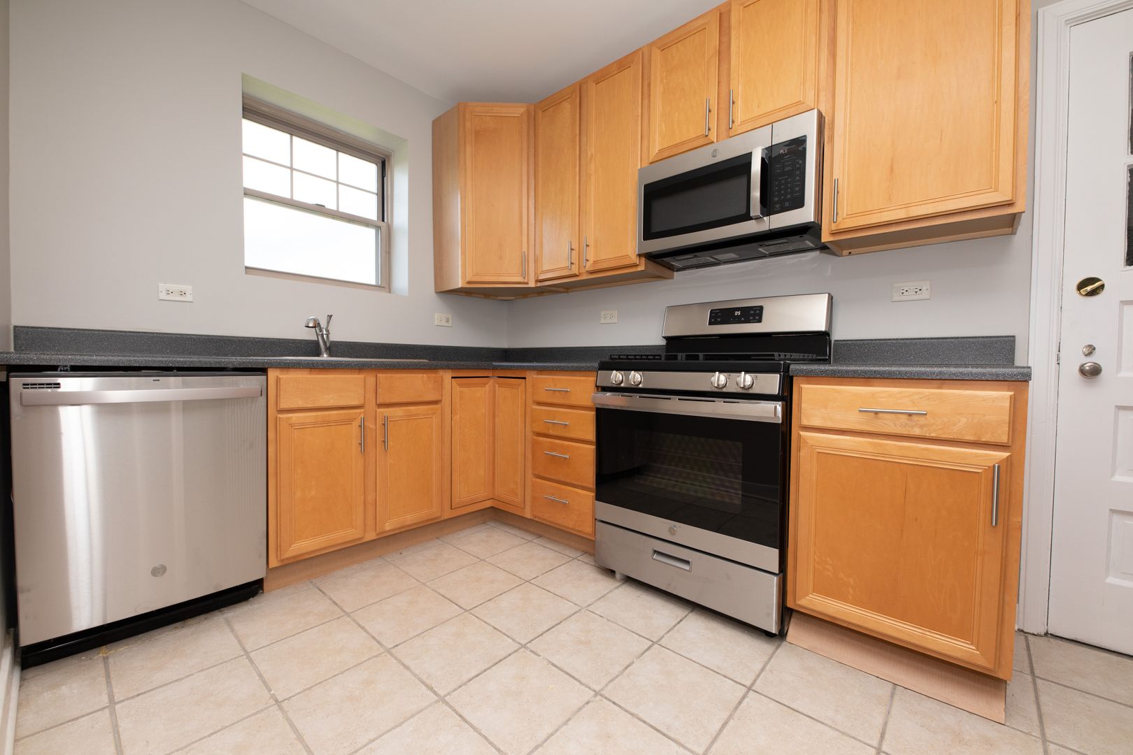 Evanston Apartment: 2730-2766 Hampton Parkway