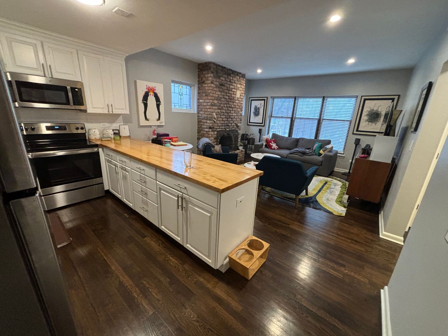 Chicago Apartment: 835-864 W. Barry Ave.