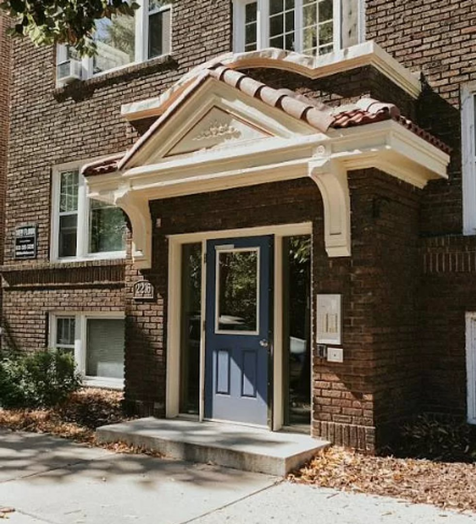 Minneapolis Apartment: 2400 Harriet Ave