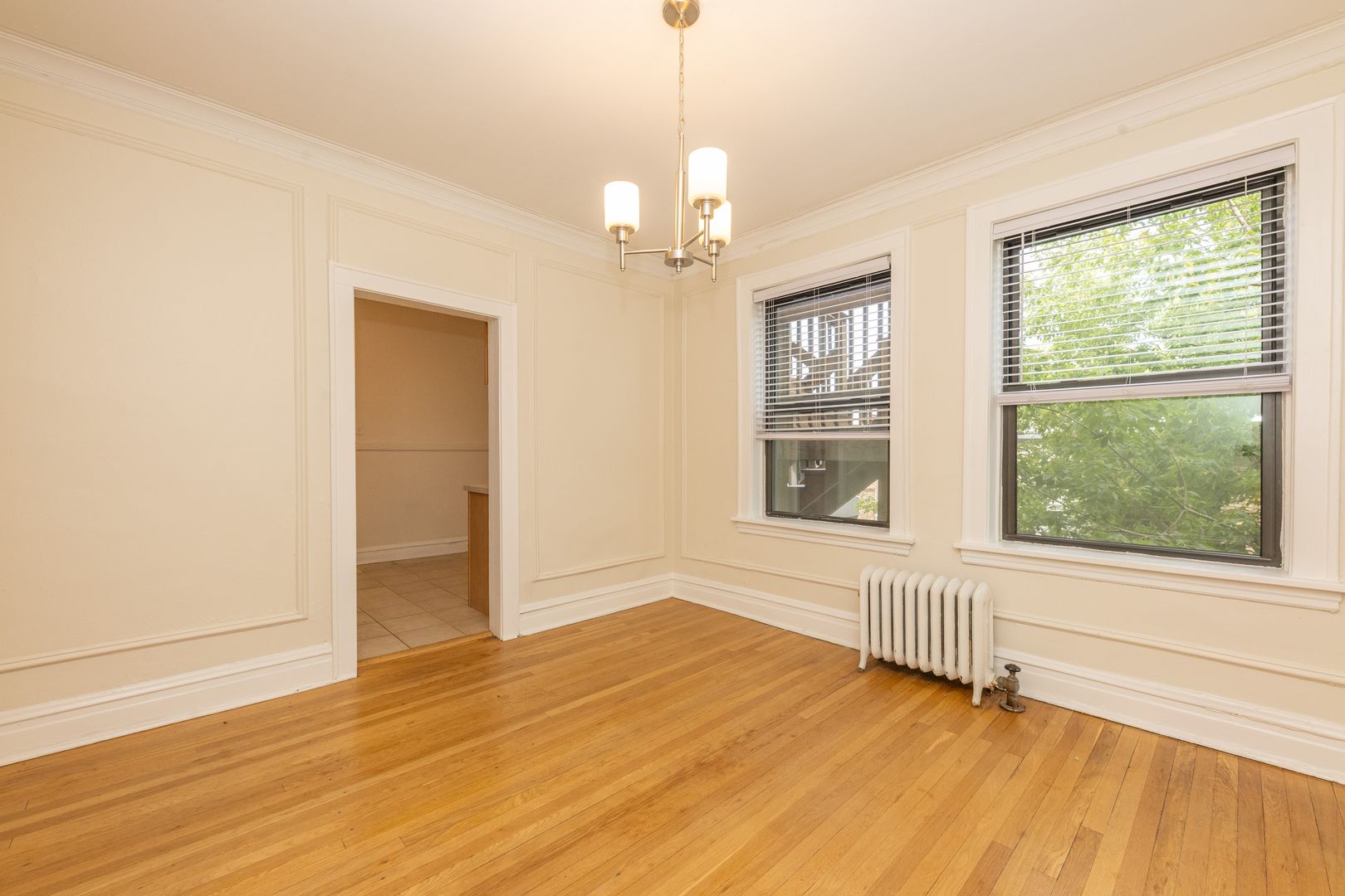 Evanston Apartment: 605-617 Hinman Avenue