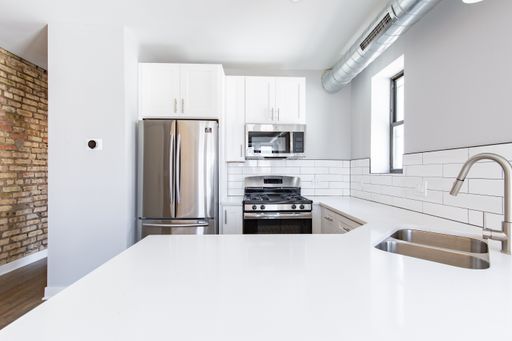 1106 W Newport – photo 1