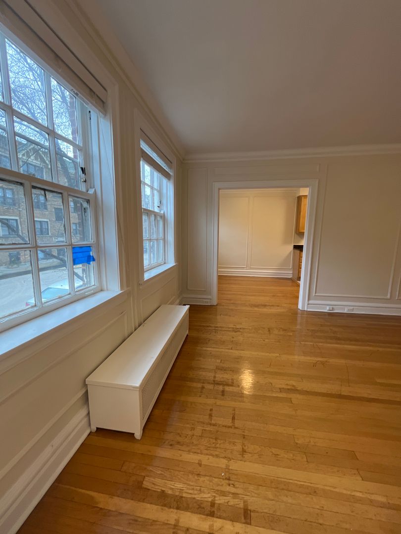 Evanston Apartment: 1000-1010 Hinman Avenue