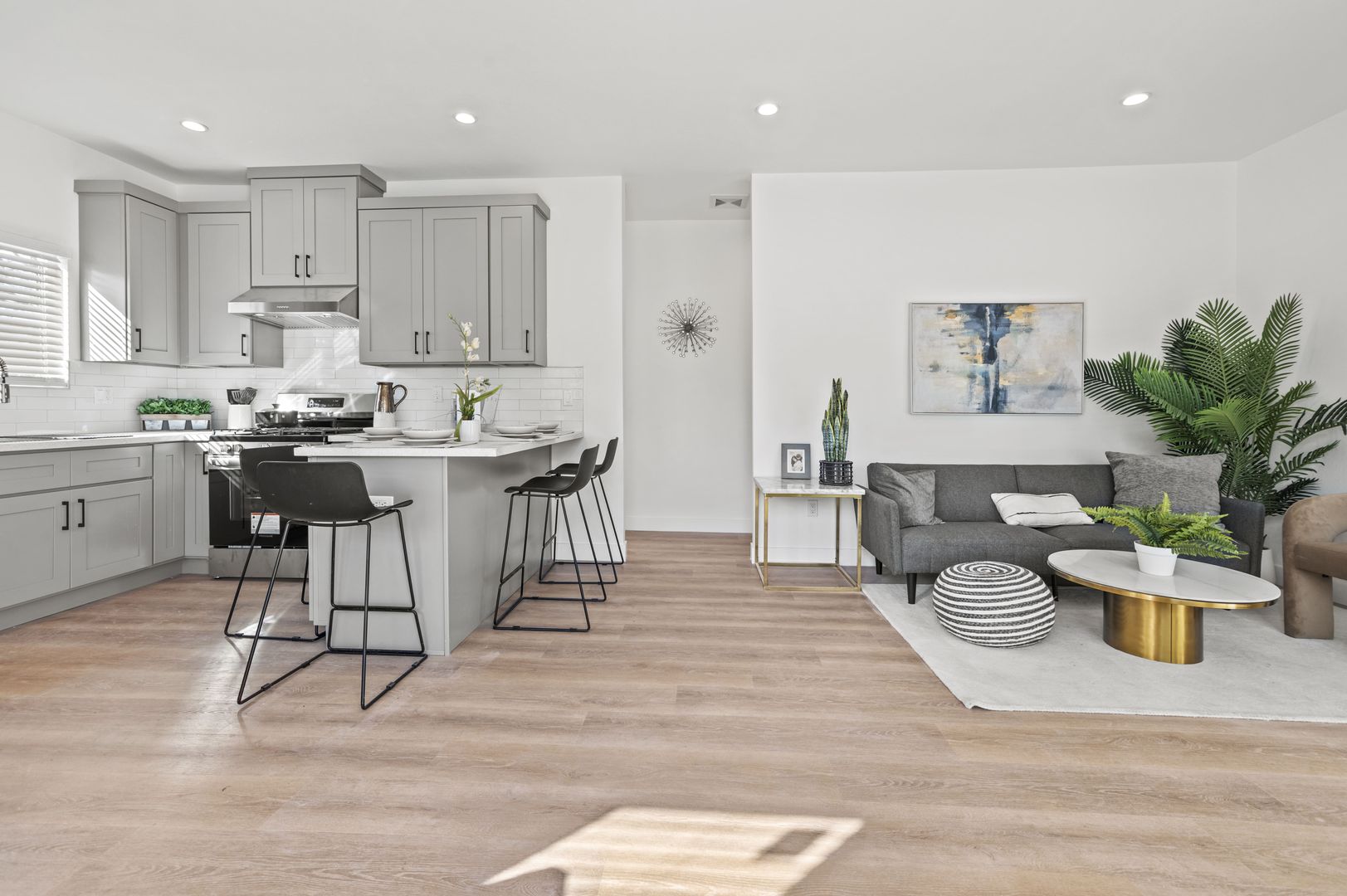 Fullerton House: 128 S Citrus Avenue - Unit A