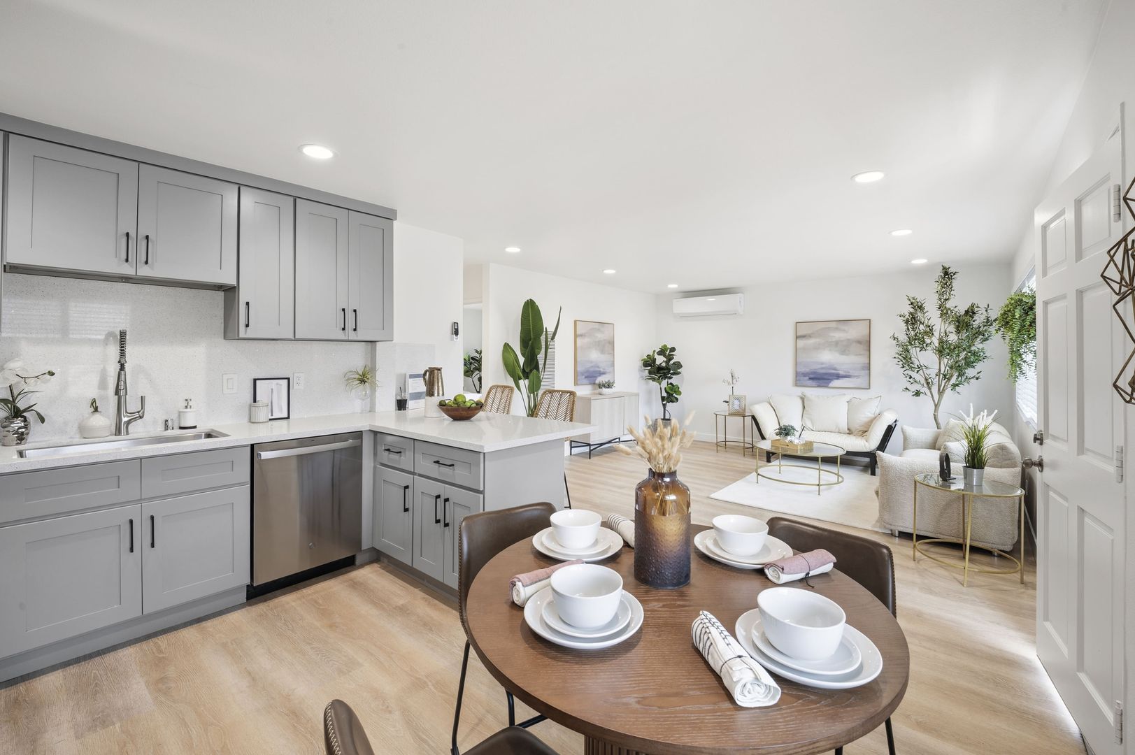 Santa Ana Apartment: 308 S Laurel St