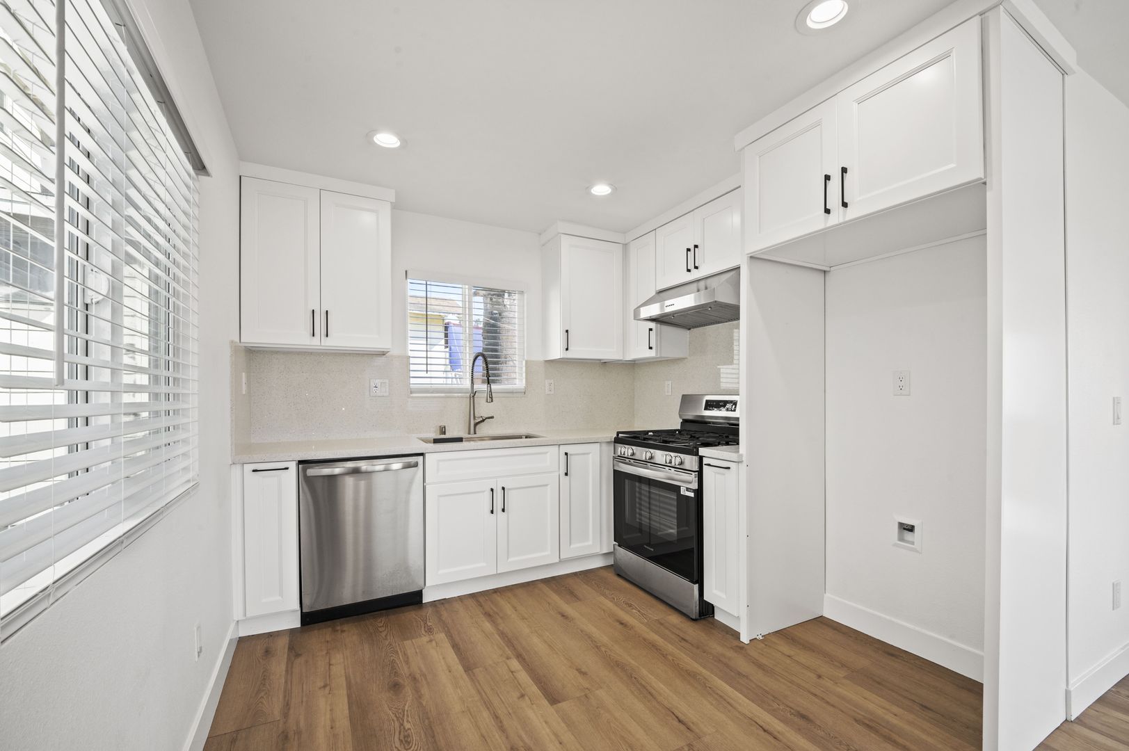 Anaheim Apartment: 120 E Alberta St