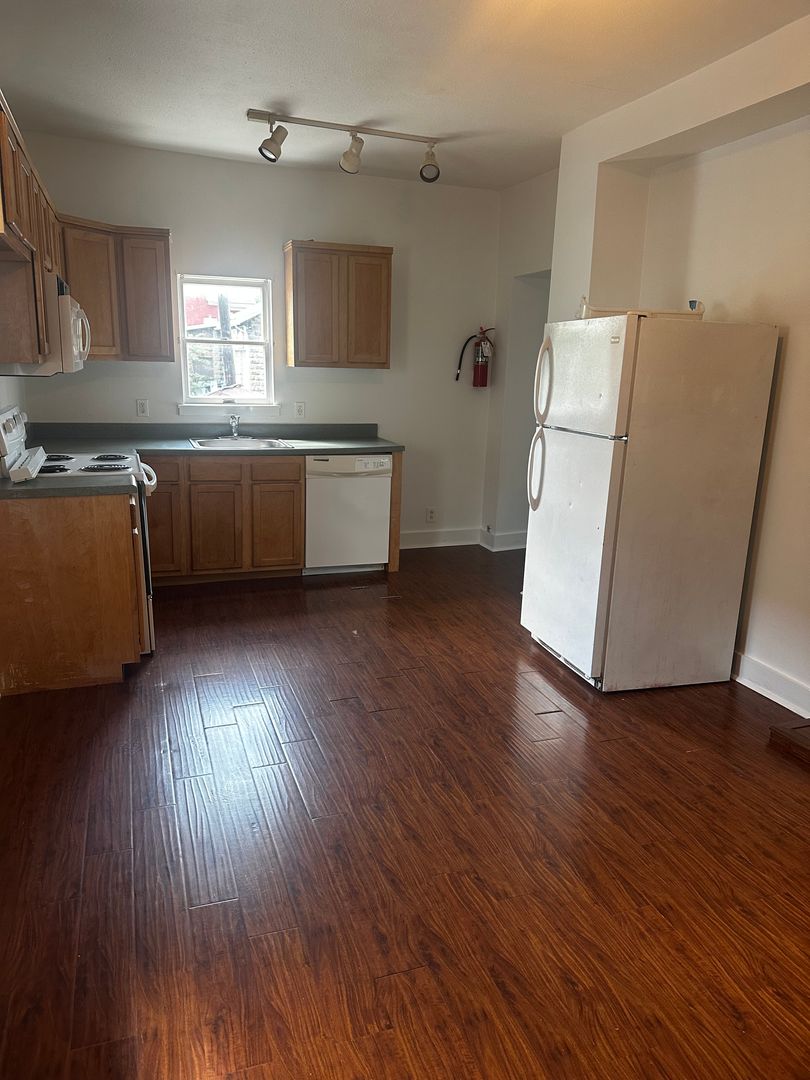 California Apartment: 75 First Street
