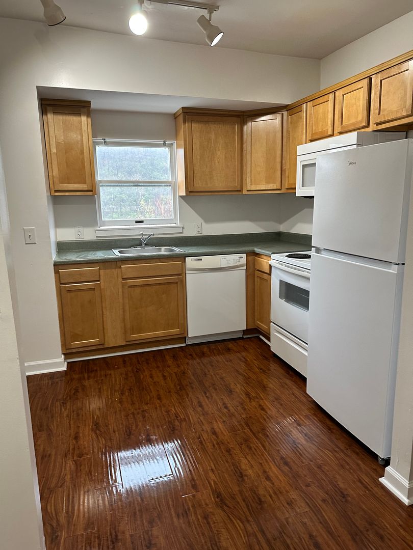 California Apartment: 75 First Street