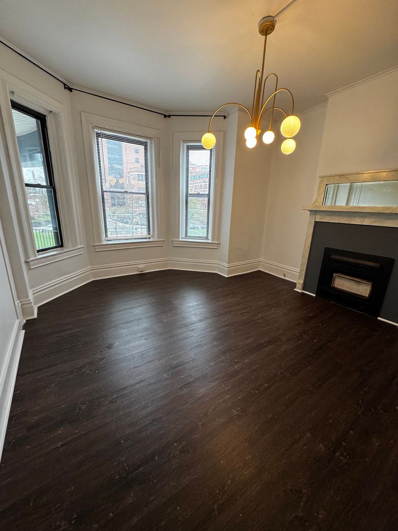 Pittsburgh Apartment: 4901 Friendship Ave.