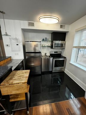 MODERN 1 BEDROOM IN THE HEART OF BLOOMFIELD – PRIME LOCATION! – photo 1