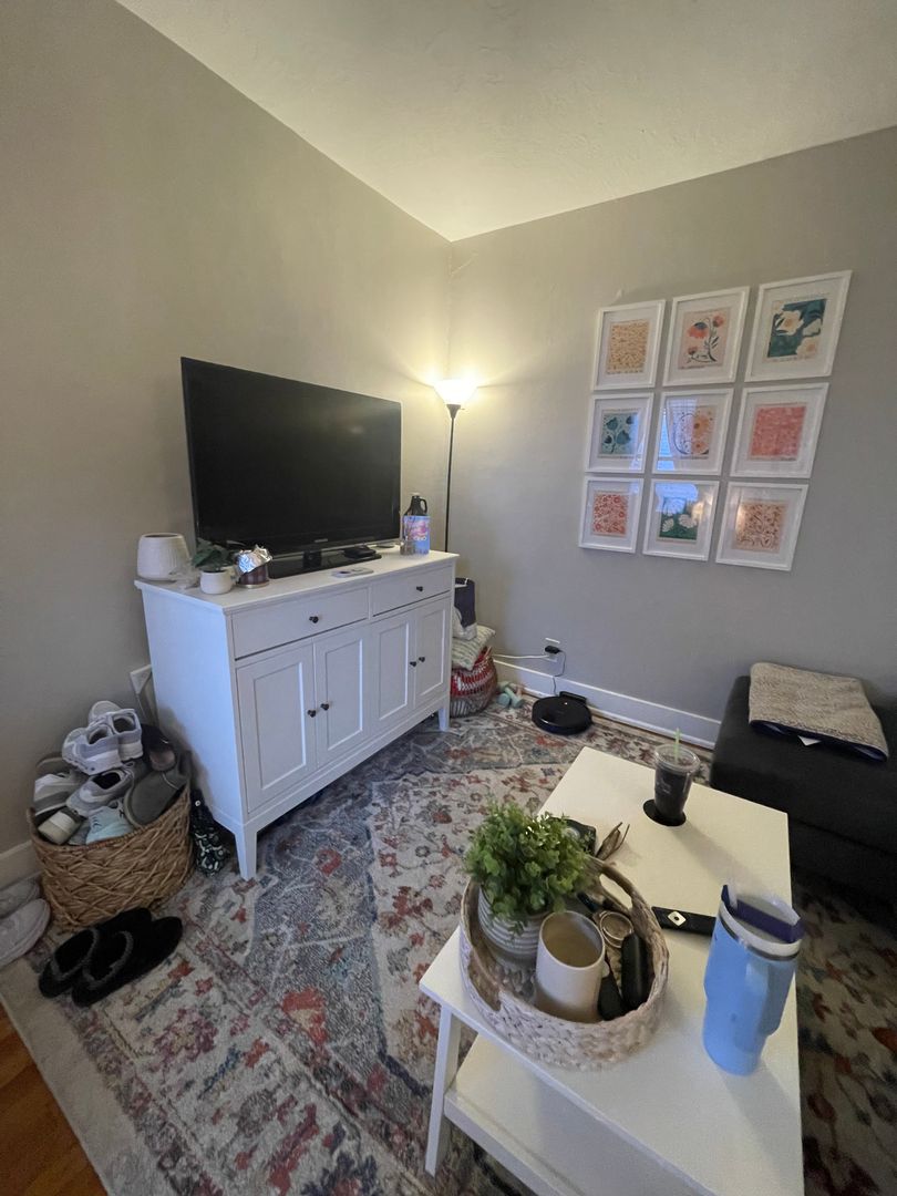 Pittsburgh Apartment: 4828 Liberty Ave.