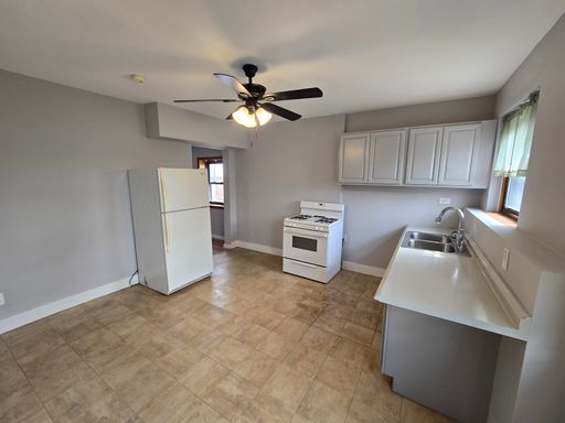 COMPLETED RENOVATED AND VERY SPCAIOUS TWO BEDROOM WITH EVERYTHING A CLIENT NEEDS - AVAILABLE APRIL 1ST! – photo 1