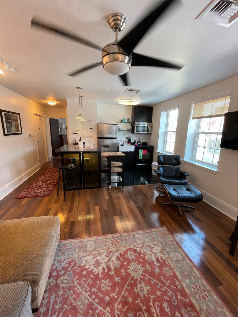 Pittsburgh Apartment: 4761 Liberty Avenue