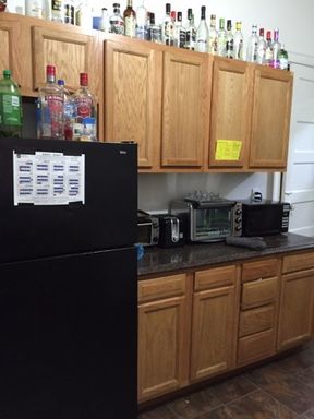 HUGE 6-Bedroom House Right Next to Carlow University – Perfect for a Student Group! – photo 1