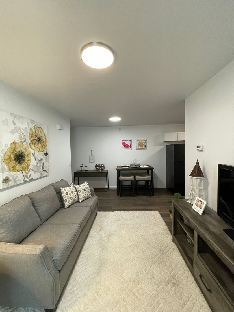 California Townhome: 128 Ash Street