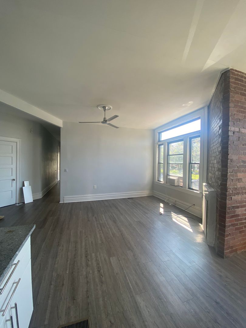 Pittsburgh Apartment: 4901 Friendship Ave.