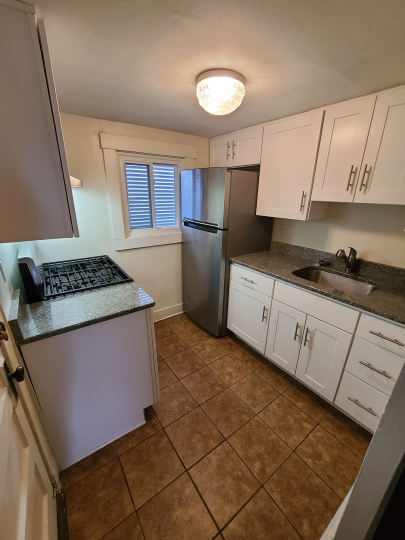 Pittsburgh Apartment: 4828 Liberty Ave.