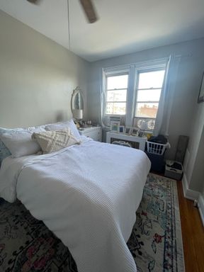 SPACIOUS BLOOMFIELD 1 BEDROOM IN A PRIME WALKABLE LOCATION - AVAILABLE NOW! – photo 1