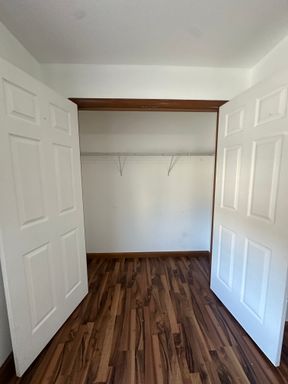 Very Large 4 Bedroom (Will rent at a 3 bedroom semester rate) 2 Bathroom Apartment