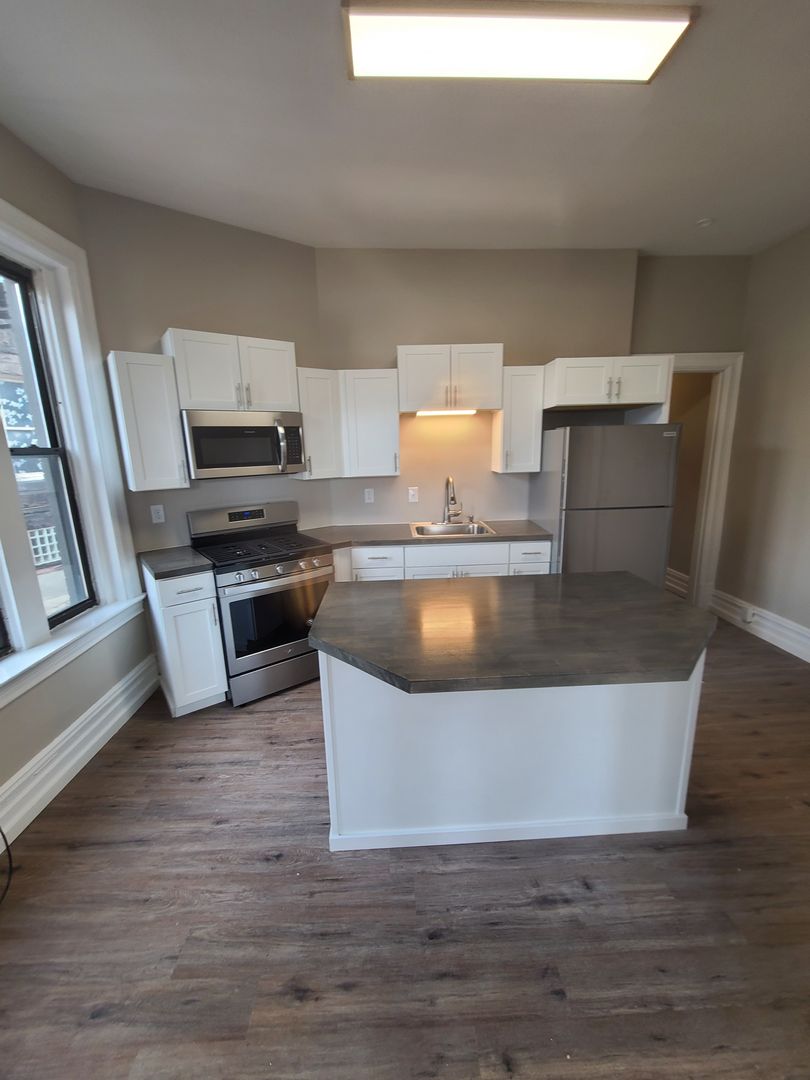 Pittsburgh Apartment: 4901 Friendship Ave.
