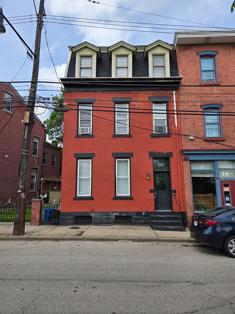 Pittsburgh Apartment: 1608 Lowrie Street