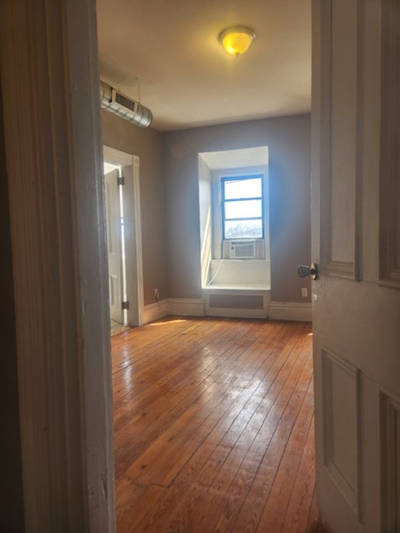 Pittsburgh Apartment: 1608 Lowrie Street