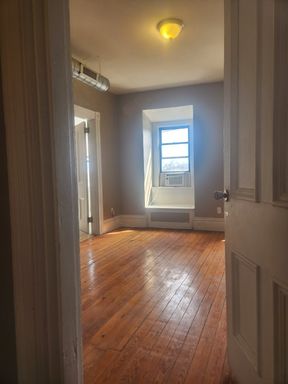AMAZING 1 BEDROOM APARTMENT NEAR AGH, NORTHSHORE AND MANY CITY ATTRACTIONS - AVAIL NOW! – photo 1