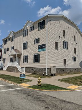 ENORMOUS 4 BEDROOM, 2 BATH APARTMENT - FLEXIBLE LAYOUT & SPACE - AVAIL NOW!