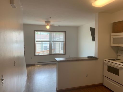 SPACIOUS 3 BEDROOM, 2 BATHROOM TOWNHOME AVAILABLE NOW!