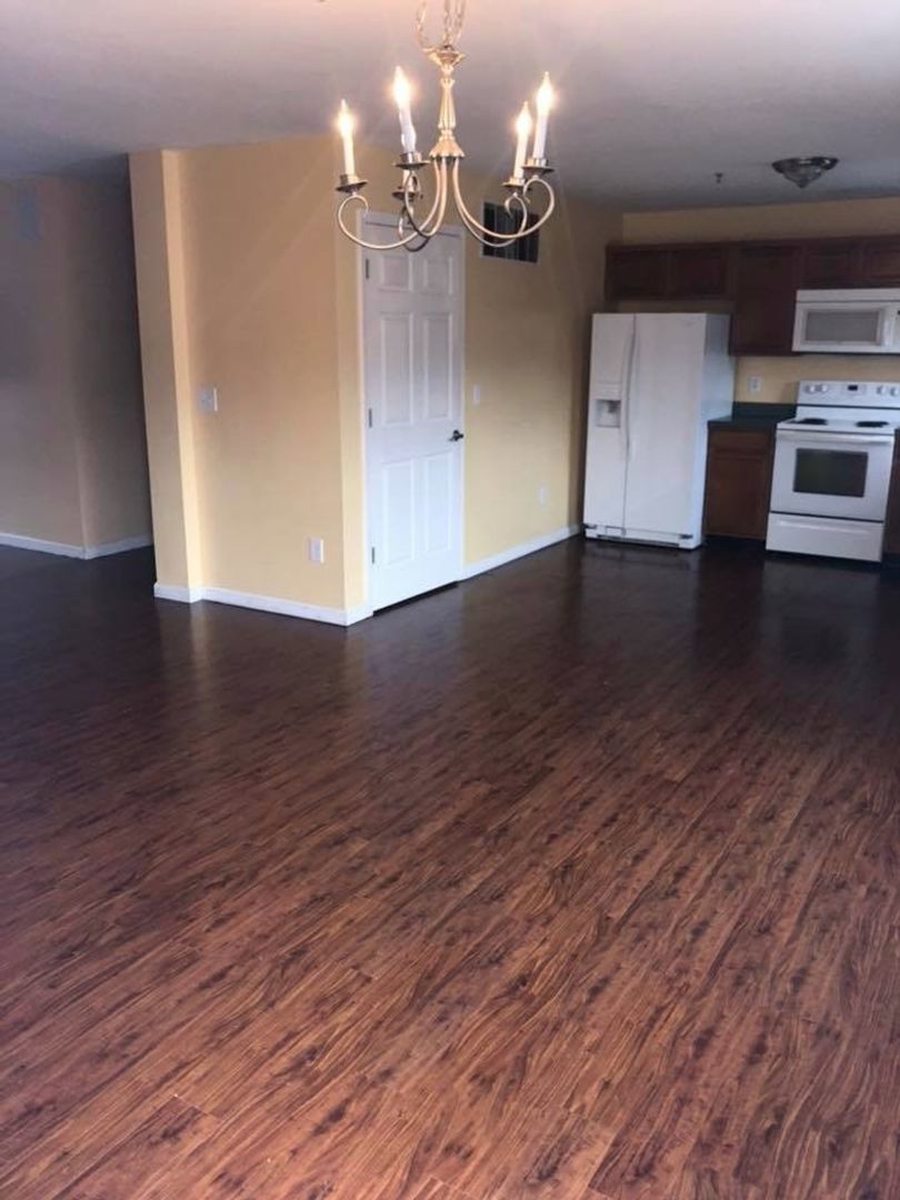 California Apartment: 55 Temperance Way