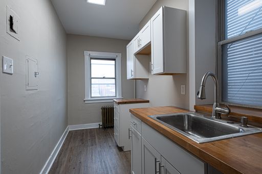 BLOOMFIELD/FRIENDSHIP ONE BEDROOM – HEAT & HOT WATER INCLUDED! – photo 1