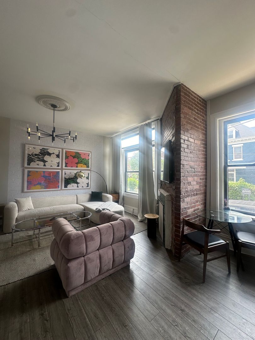 Pittsburgh Apartment: 4901 Friendship Ave.