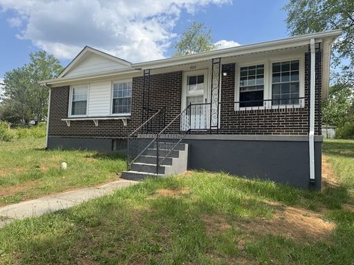 Charming 3BR Home with Hardwood Floors & Spacious Yard – photo 1