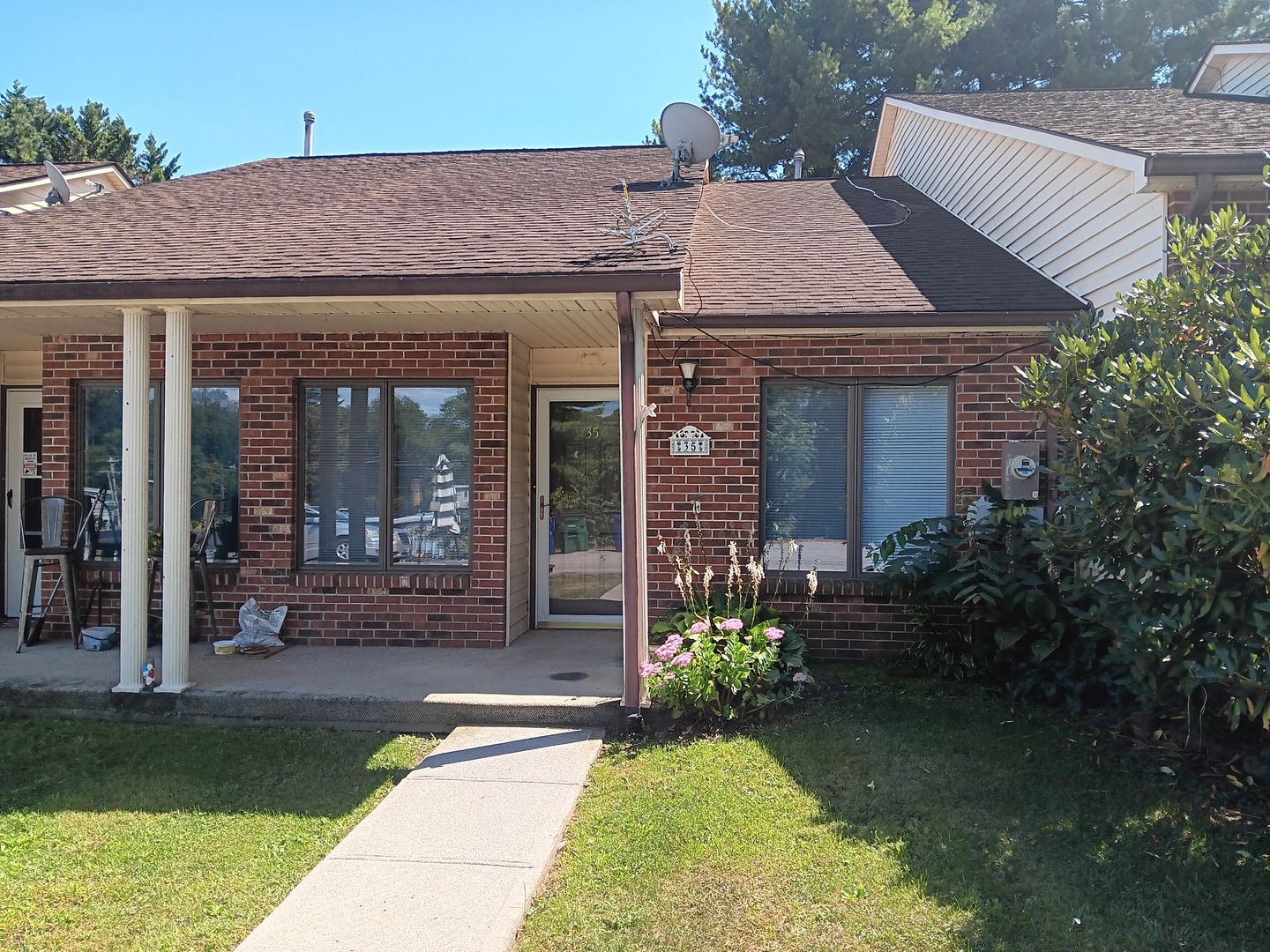 Christianburg House: 35 Chinquapin Trail