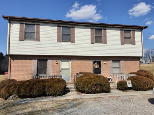 Blacksburg, 3 BR / 2.5 BA, Available September 11th – photo 1