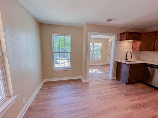 Newly Remodeled 2 bedroom 1 bath – photo 1