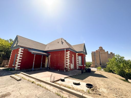 Commercial Unit – photo 1