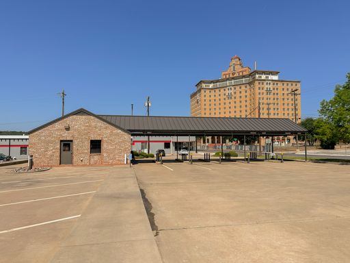 402 E Hubbard – photo 1