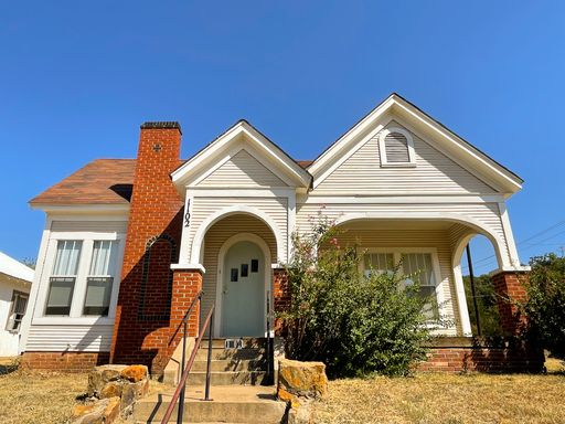 Beautiful Downtown 2-Bedroom Home – photo 1