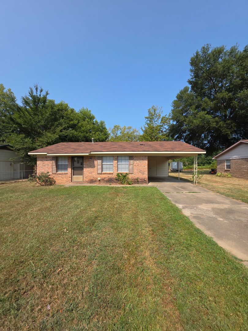 Atkins House: 1113 Ave 4 NE