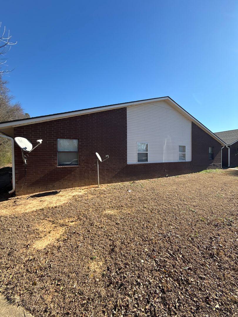 Dover Apartment: 72-112 Sequoya Dr.