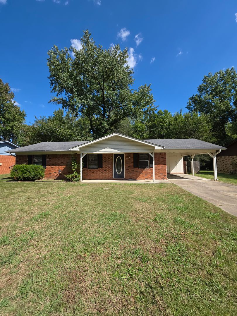 Russellville House: 1207 S Ithaca Ave