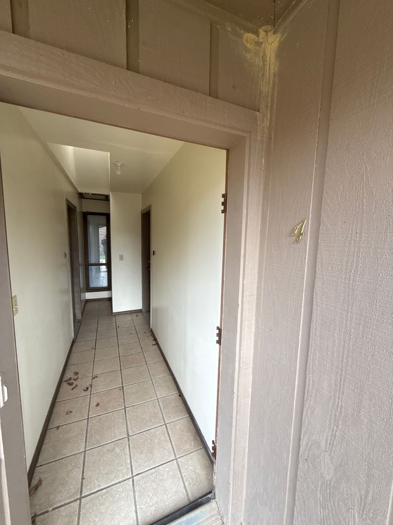 Atkins Apartment: 108 SE 4th St. Y1 - Z-8